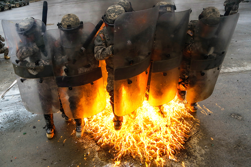 Illustration for article titled These Photos Of Soldiers Executing Fire Phobia Training Will Terrify You